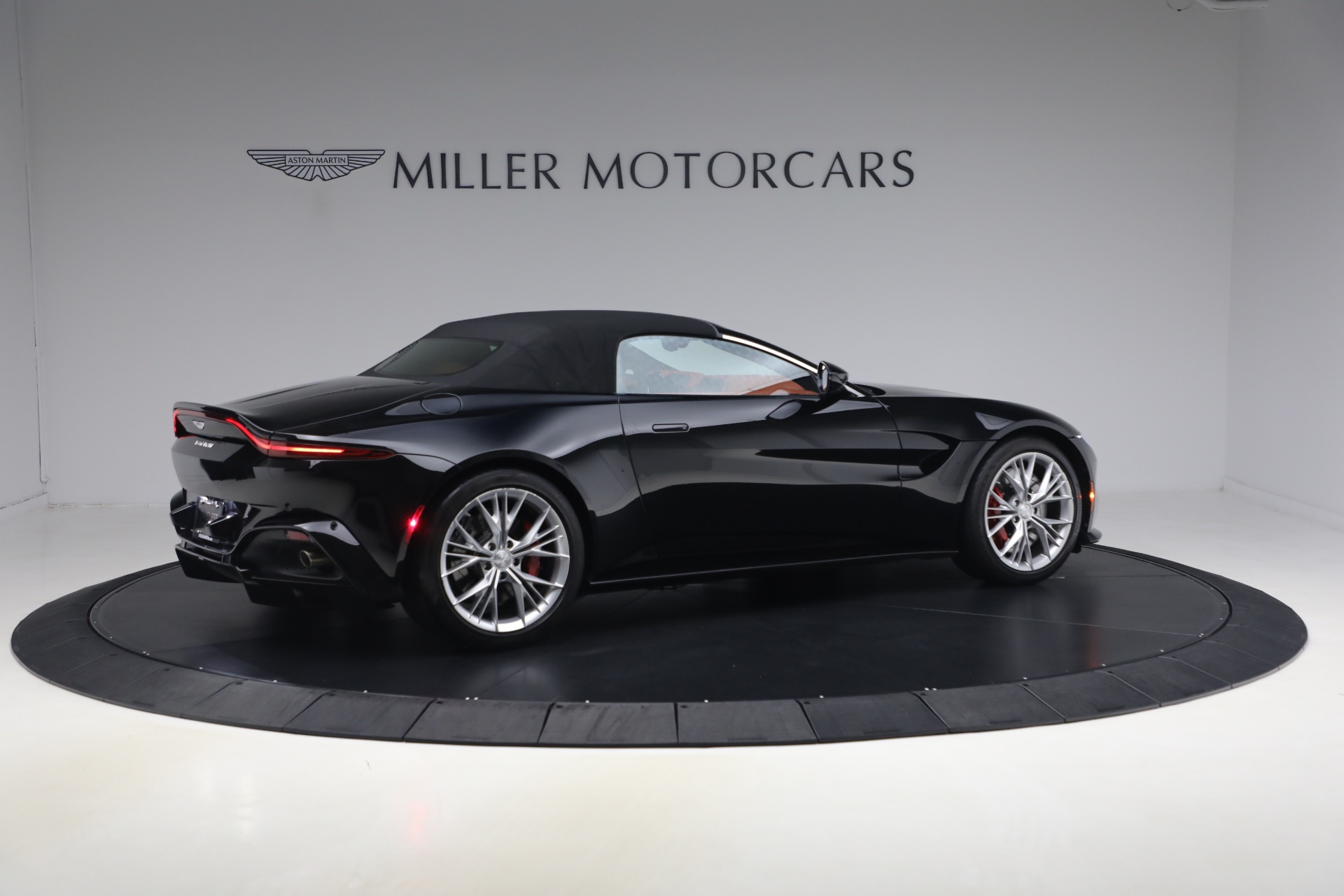 Used-2021-Aston-Martin-Vantage