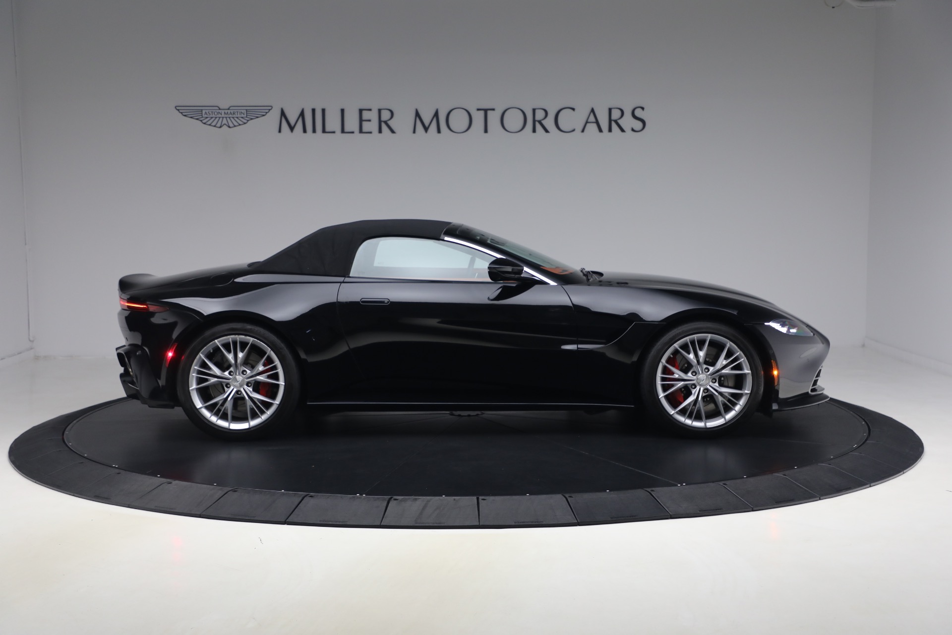 Used-2021-Aston-Martin-Vantage