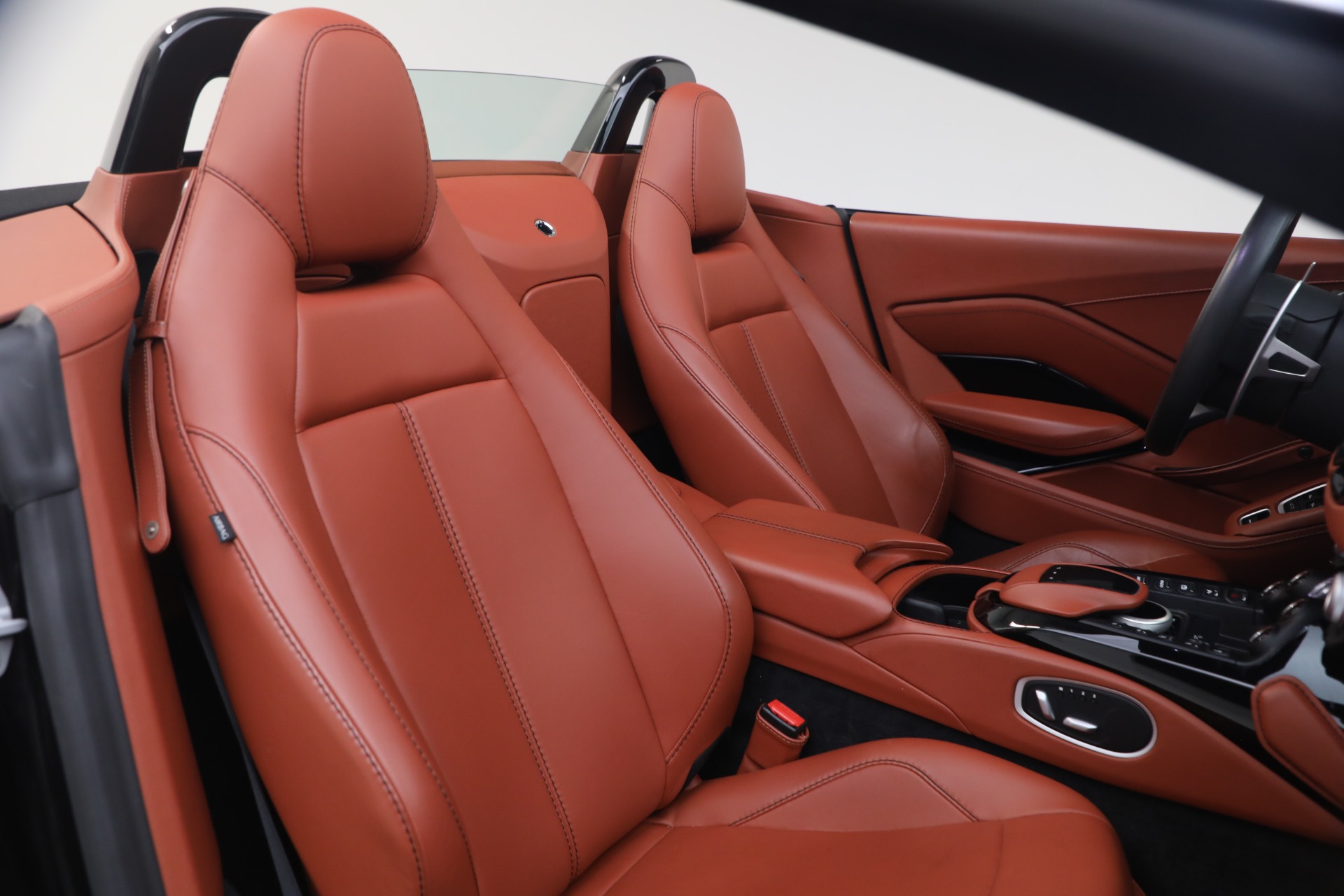 Used-2021-Aston-Martin-Vantage