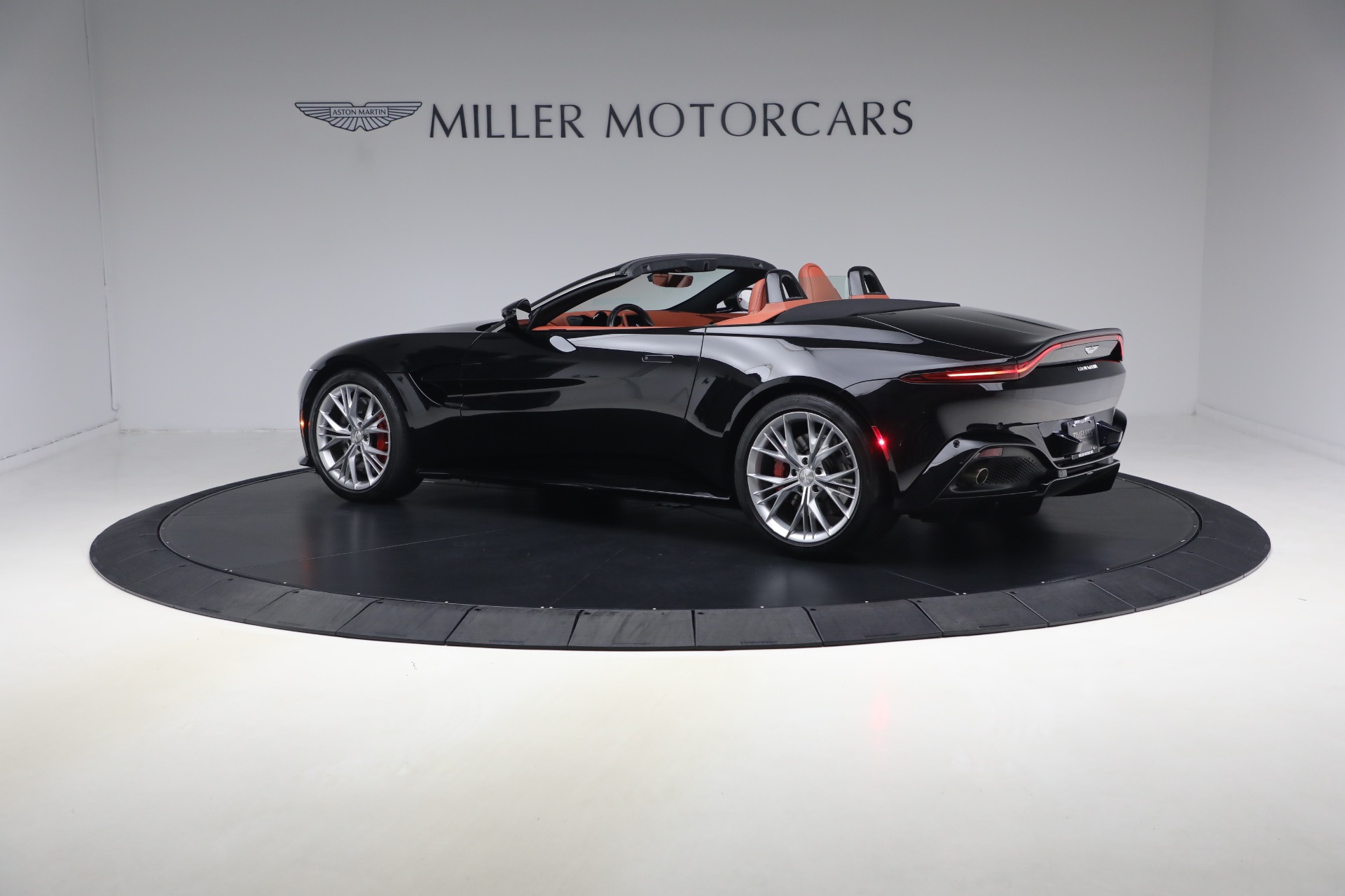 Used-2021-Aston-Martin-Vantage