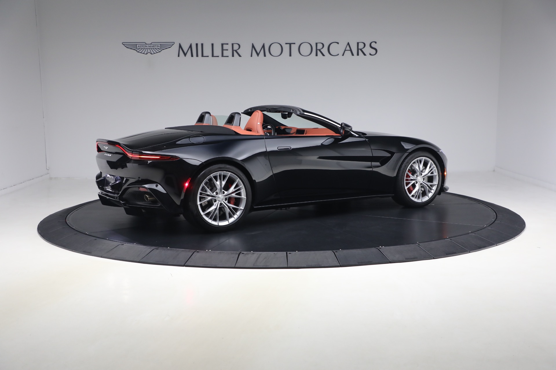 Used-2021-Aston-Martin-Vantage