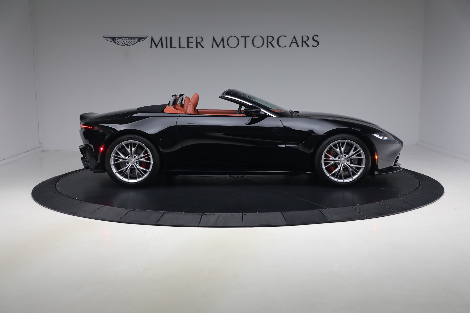 Used-2021-Aston-Martin-Vantage