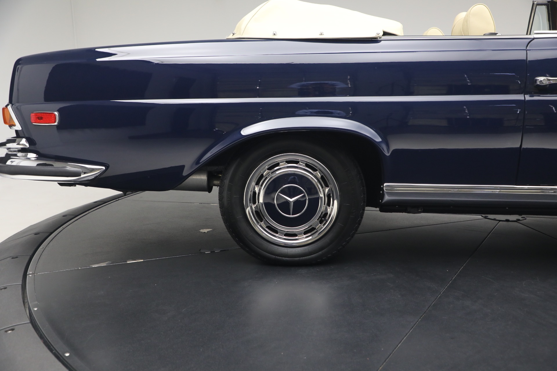 Used-1971-Mercedes-Benz-280SE-35-Cabriolet