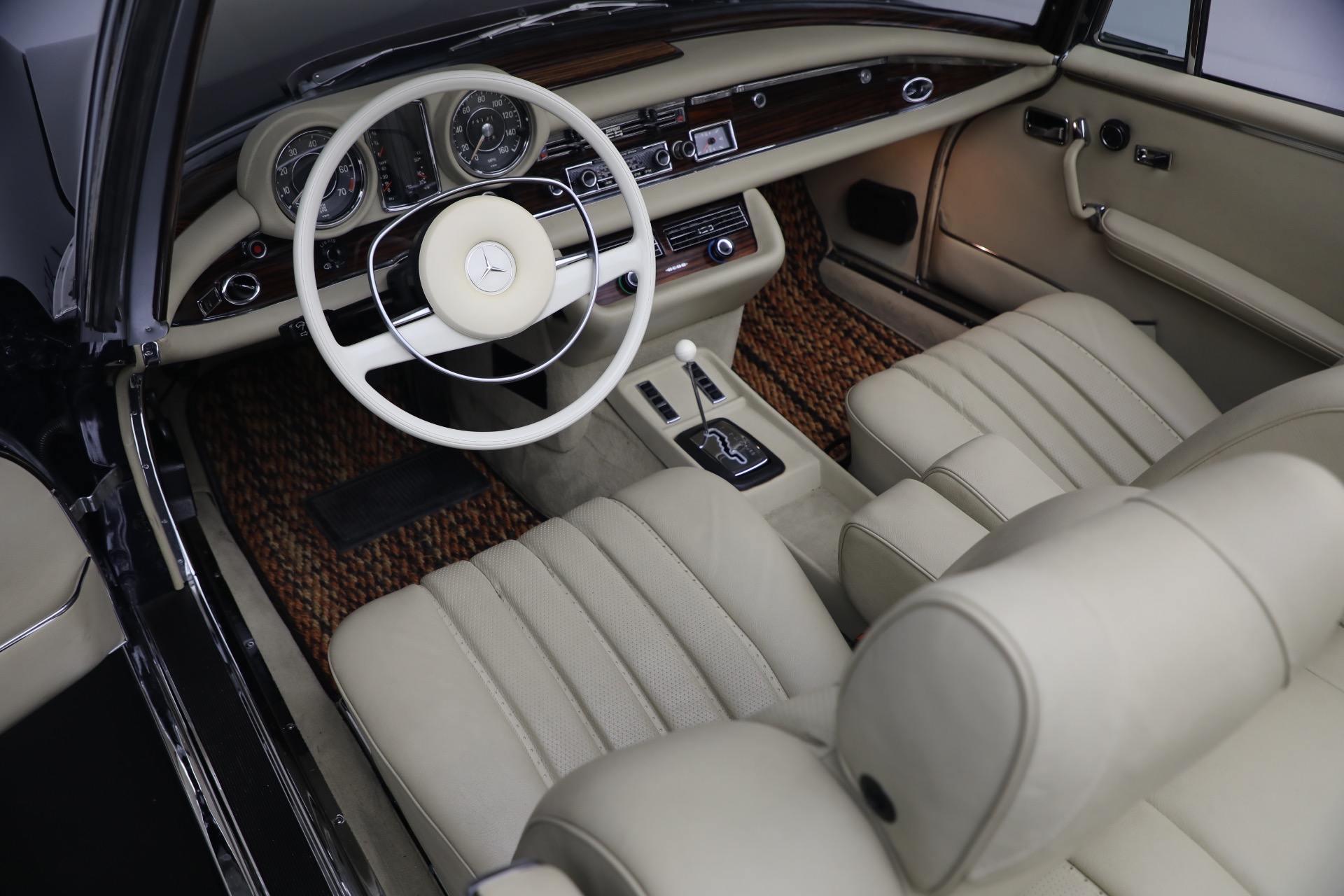 Used-1971-Mercedes-Benz-280SE-35-Cabriolet