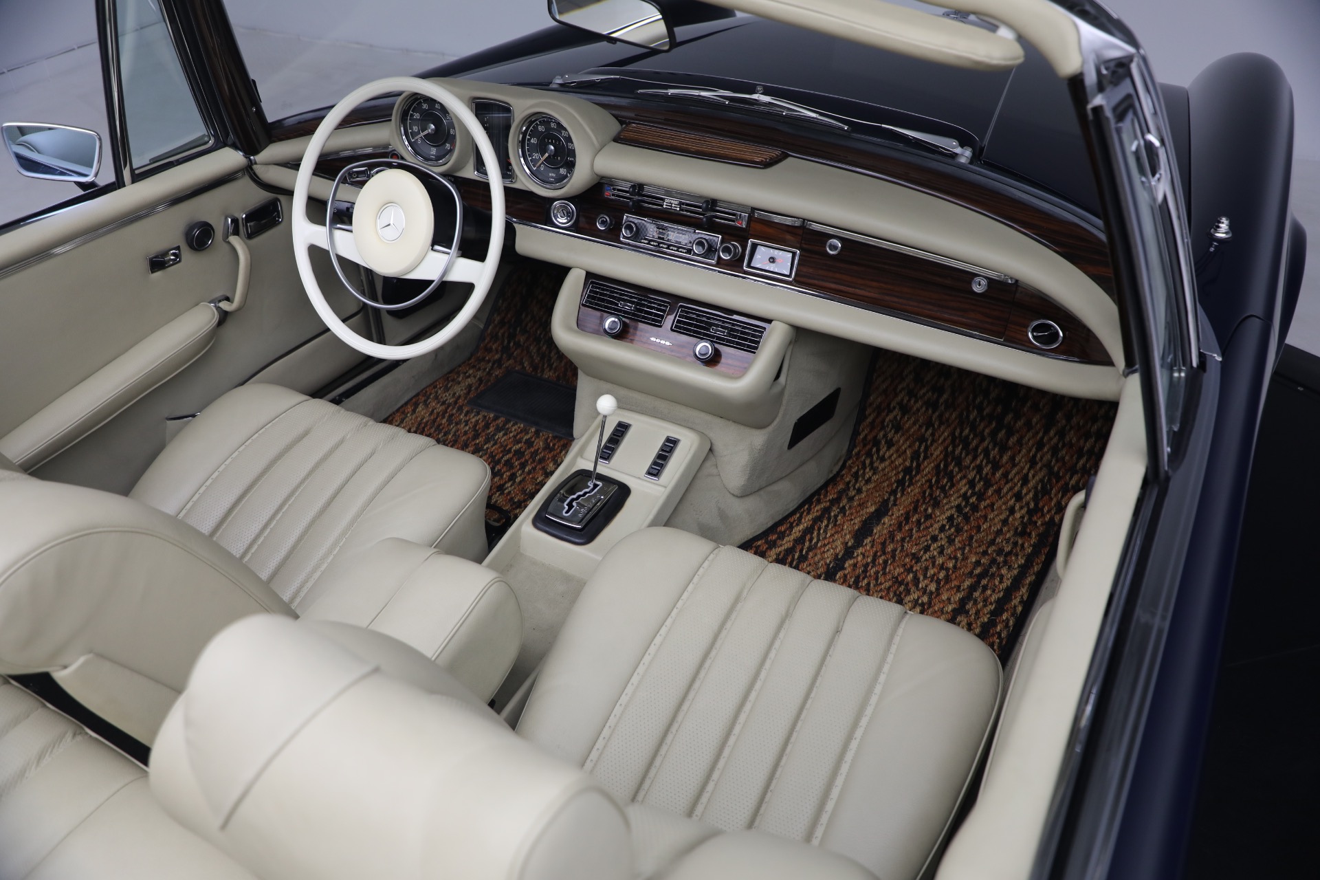 Used-1971-Mercedes-Benz-280SE-35-Cabriolet