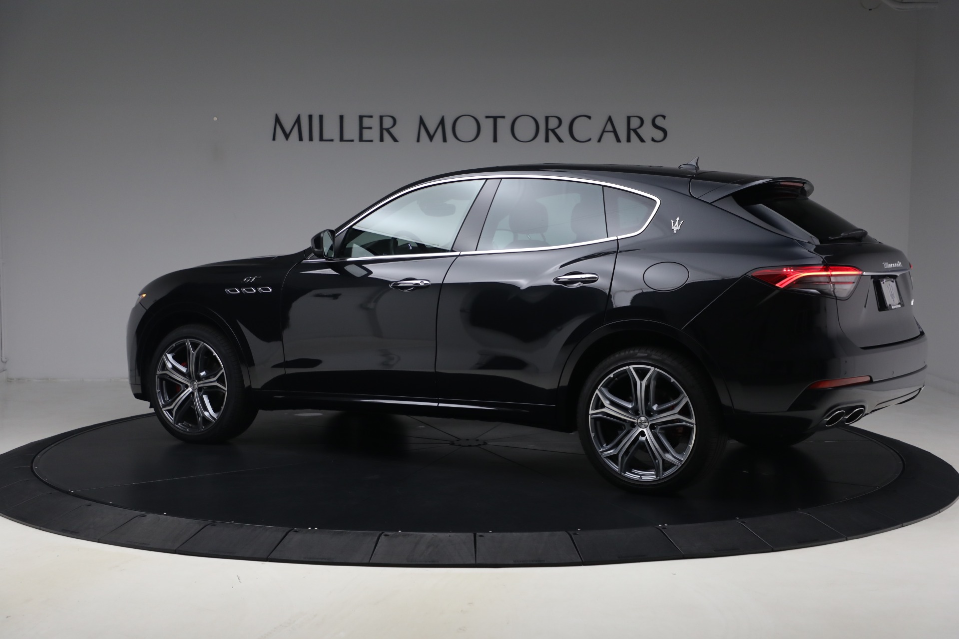 Used-2023-Maserati-Levante-GT