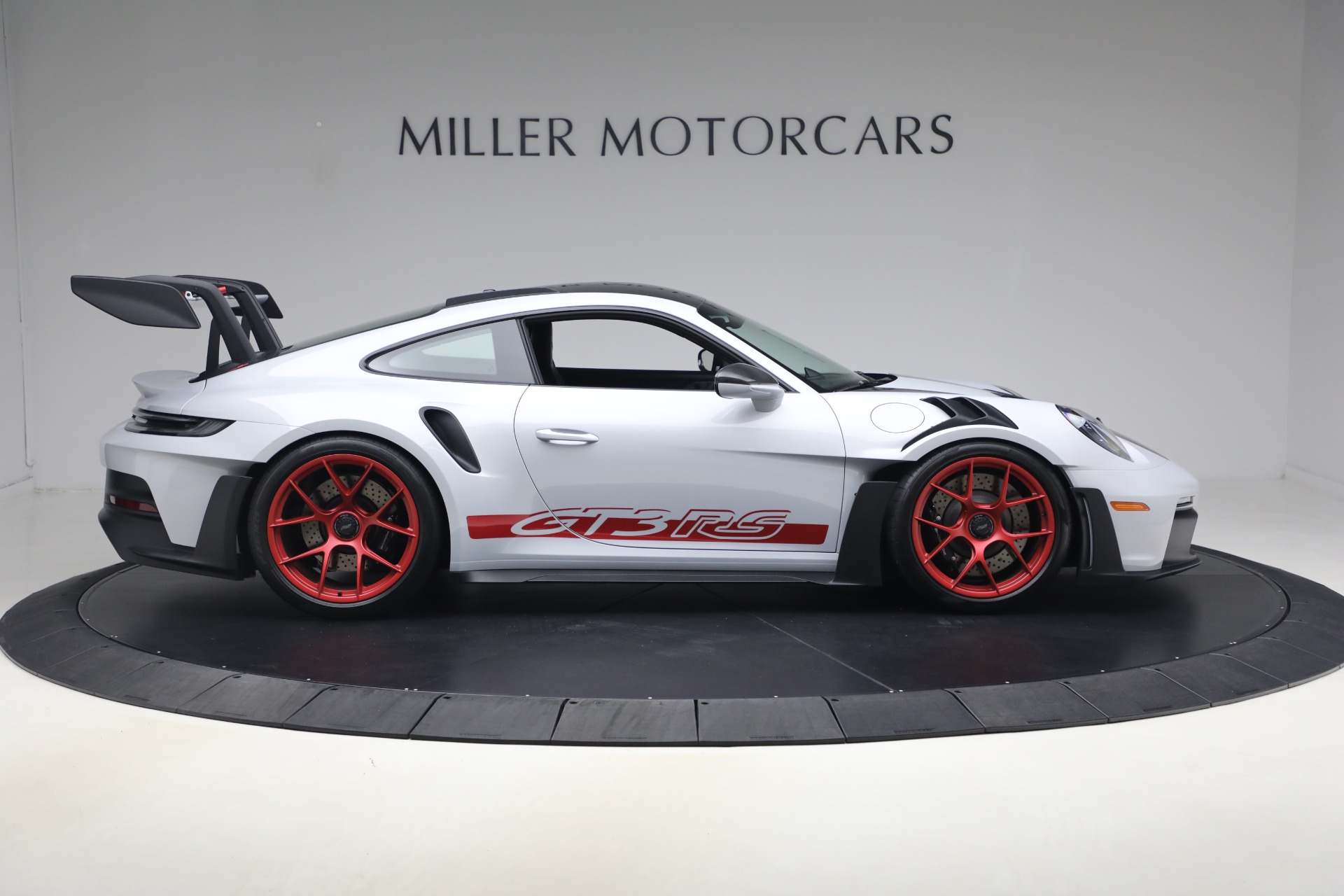 Used-2025-Porsche-911-GT3-RS