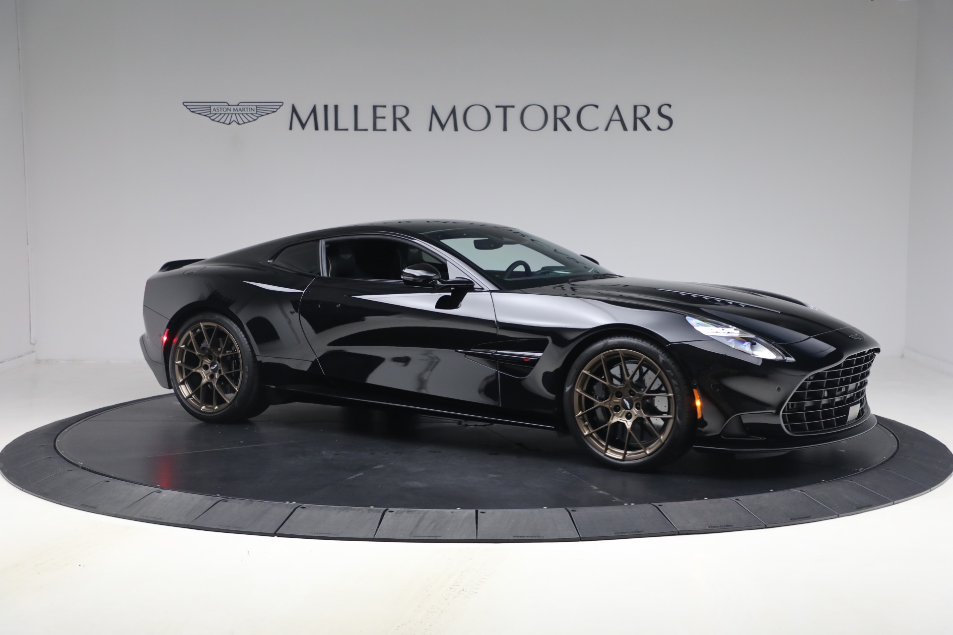 Used-2025-Aston-Martin-Vanquish