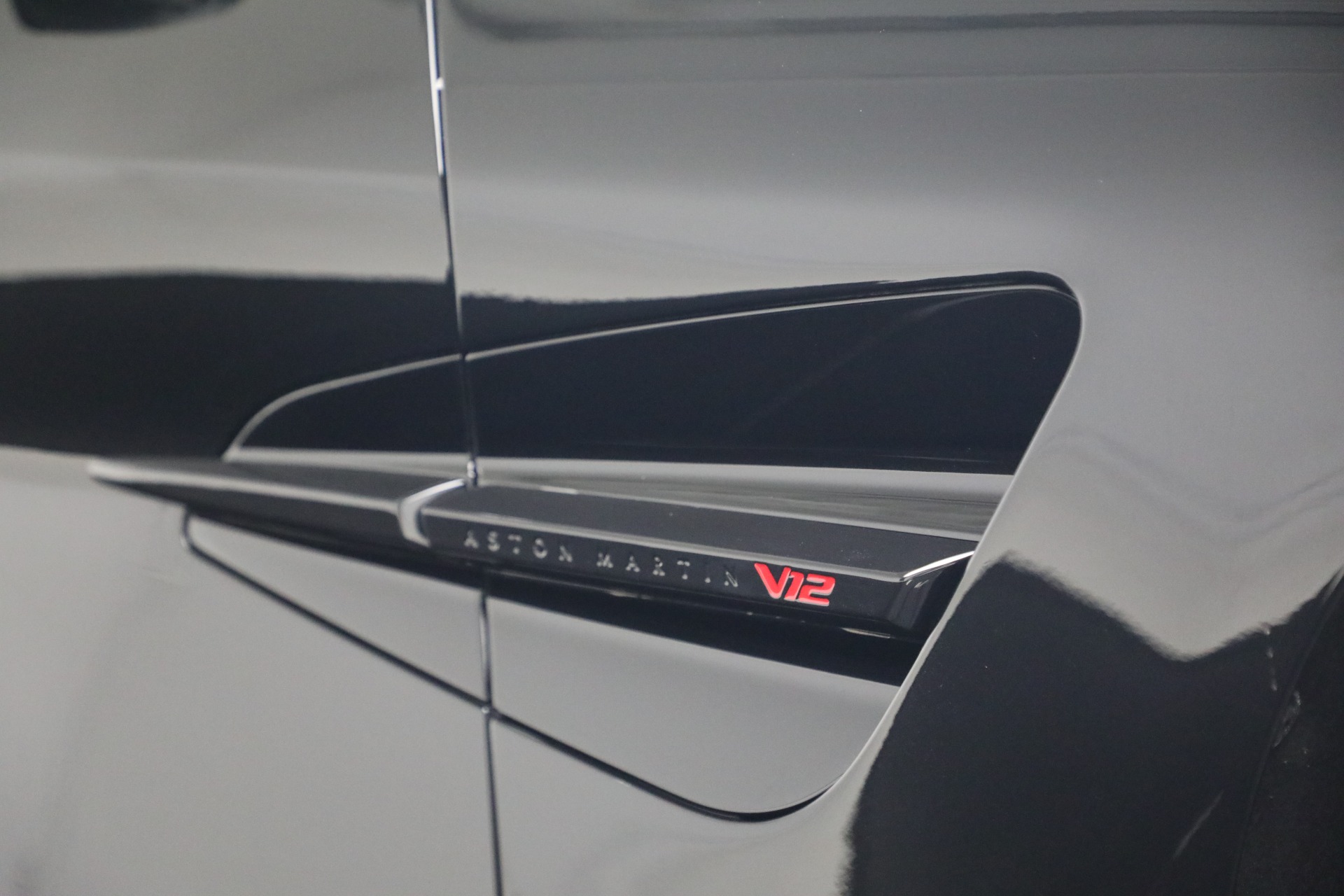 Used-2025-Aston-Martin-Vanquish