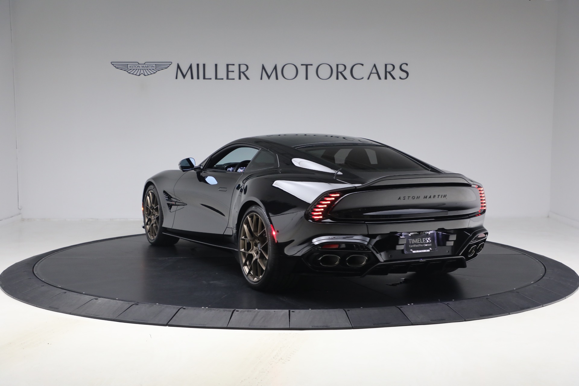 Used-2025-Aston-Martin-Vanquish