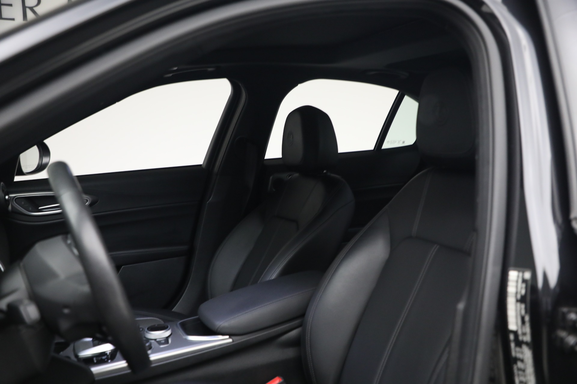 Used-2024-Alfa-Romeo-Giulia-Ti