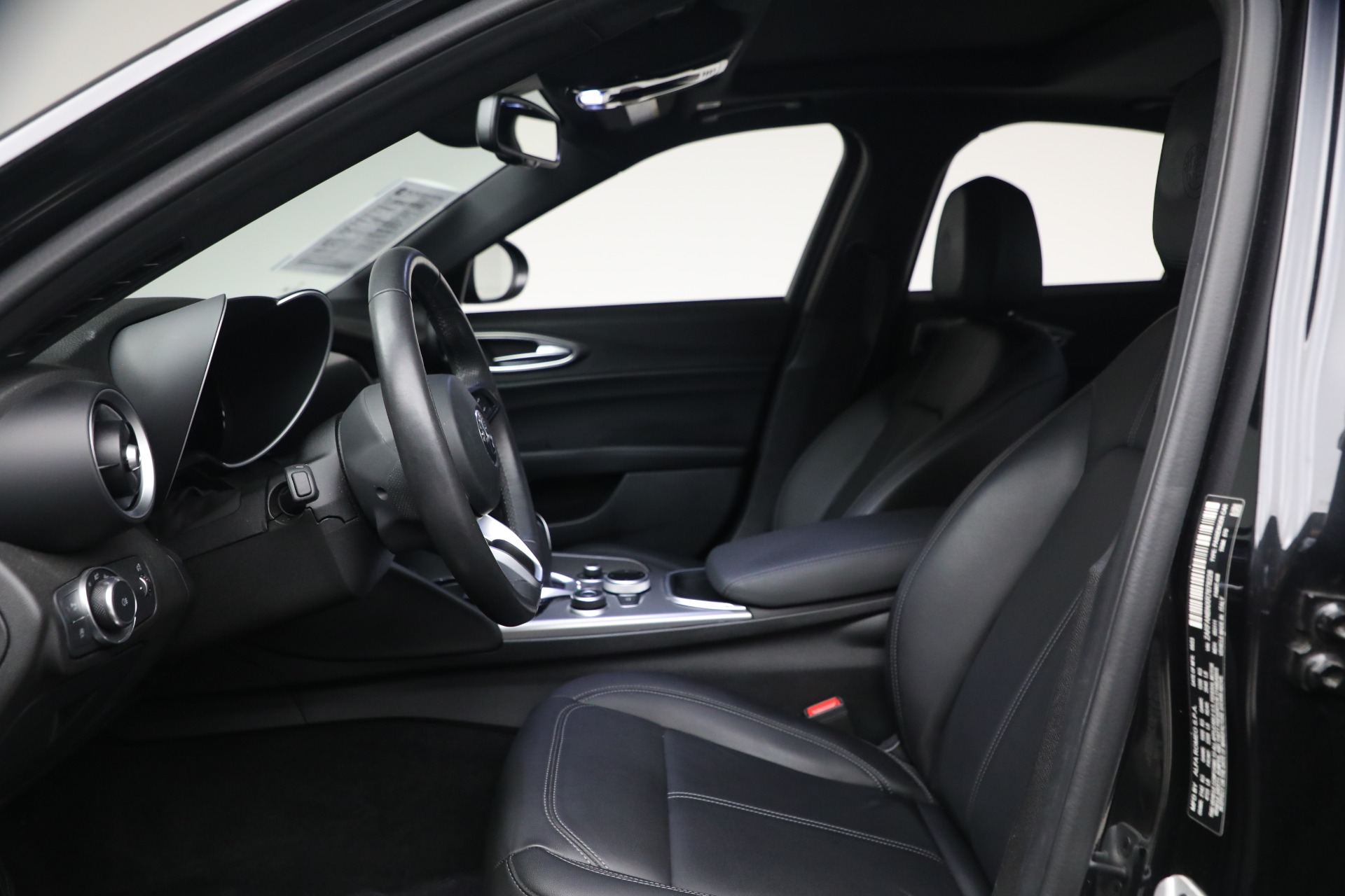 Used-2024-Alfa-Romeo-Giulia-Ti