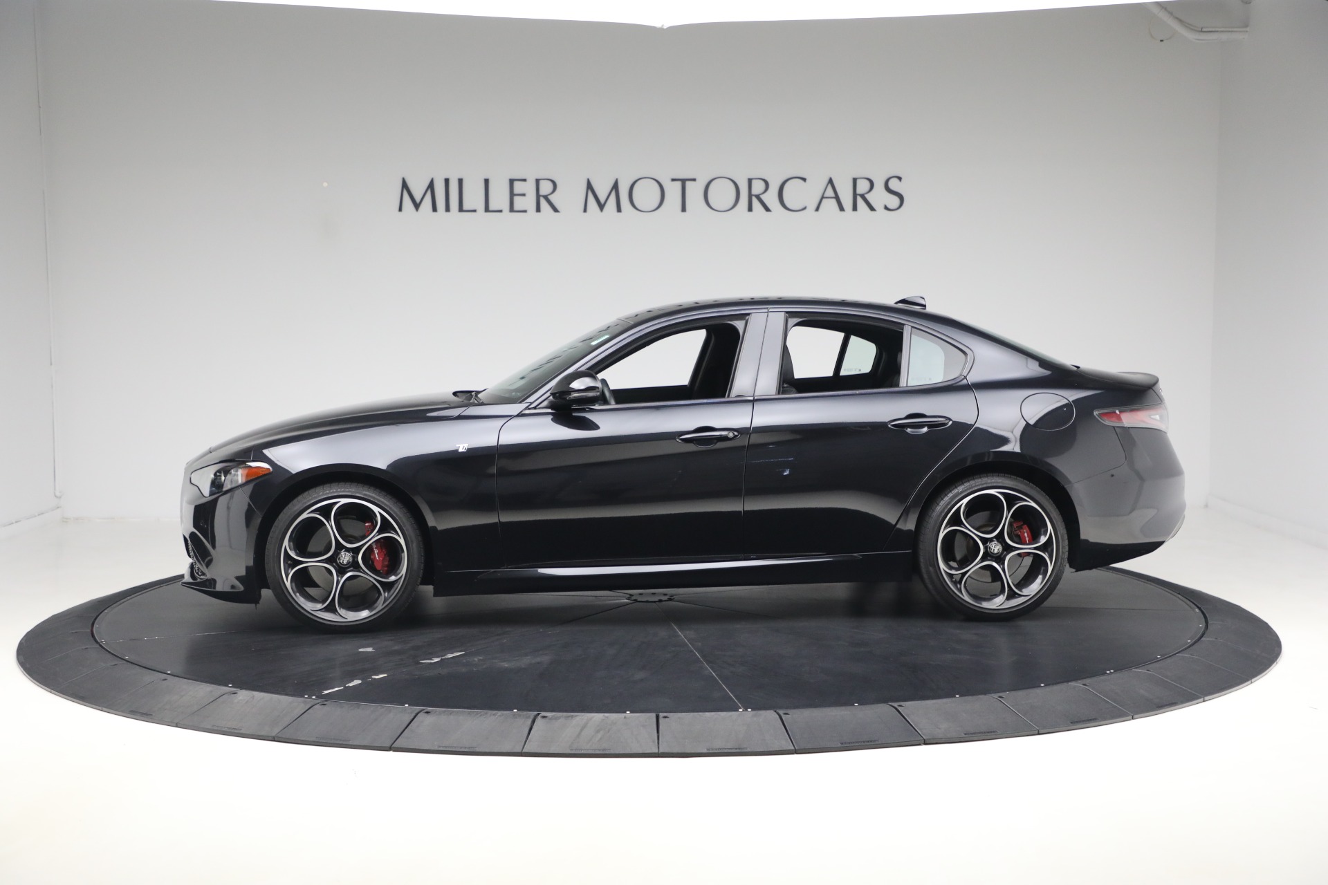 Used-2024-Alfa-Romeo-Giulia-Ti