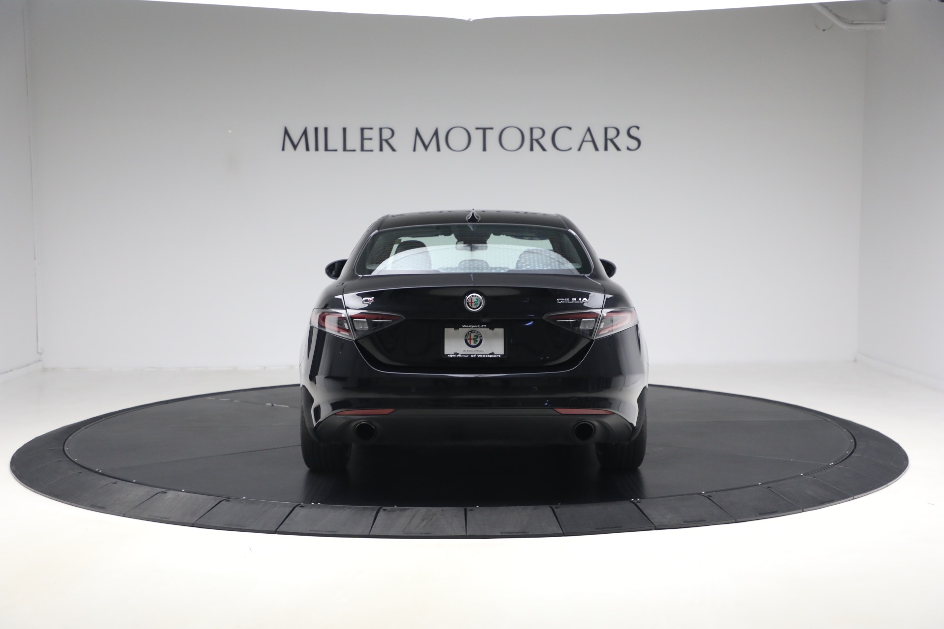 Used-2024-Alfa-Romeo-Giulia-Ti