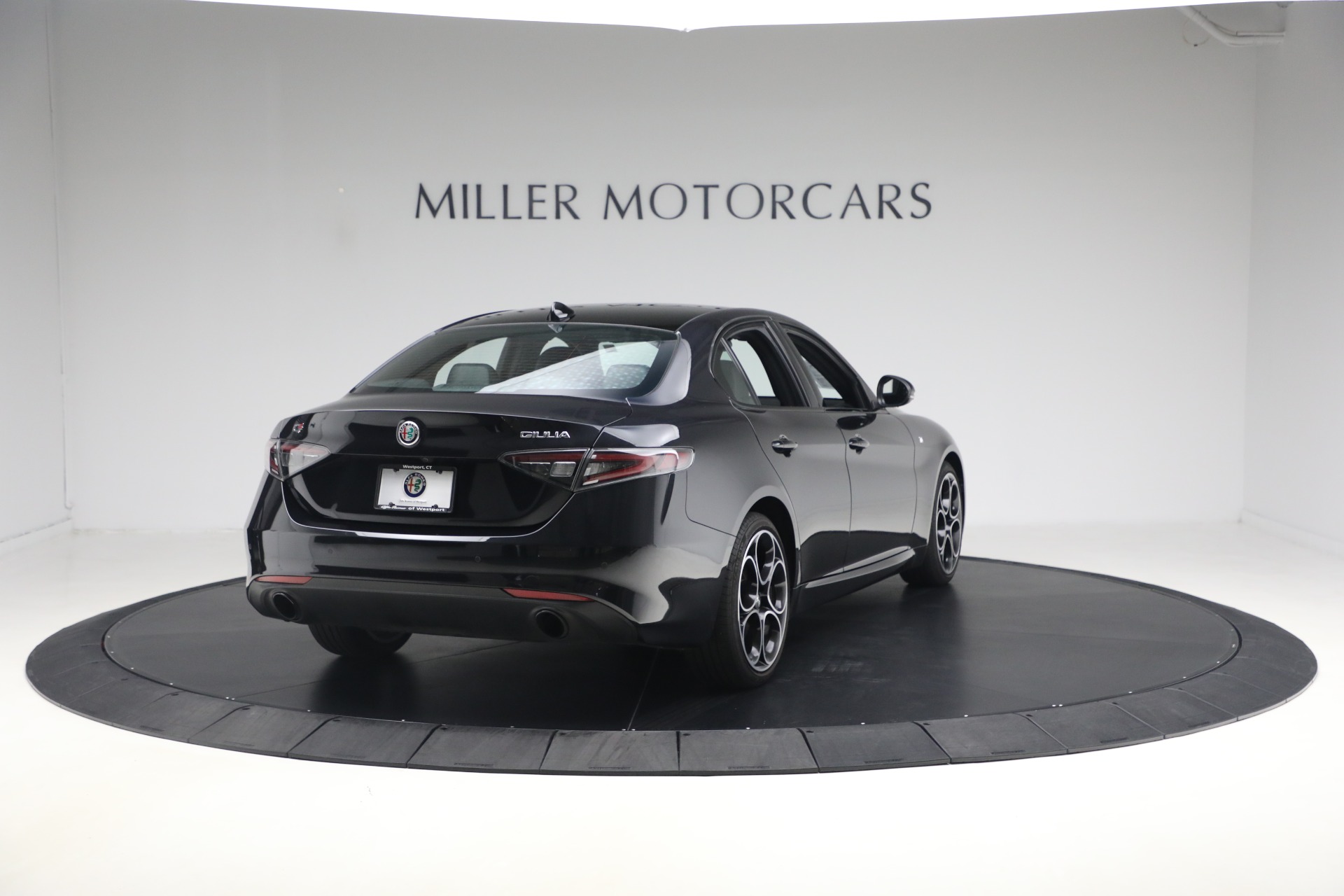 Used-2024-Alfa-Romeo-Giulia-Ti