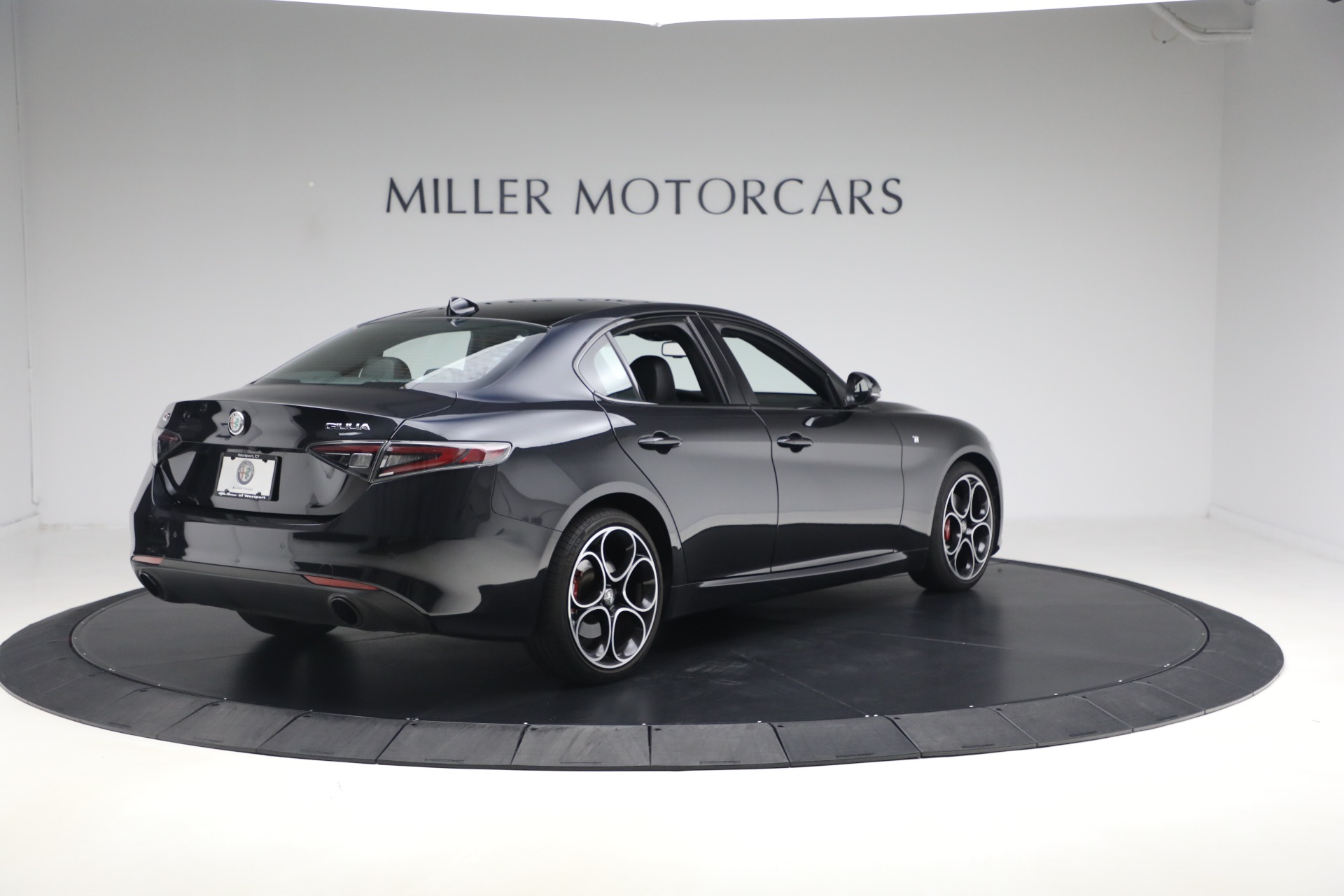 Used-2024-Alfa-Romeo-Giulia-Ti