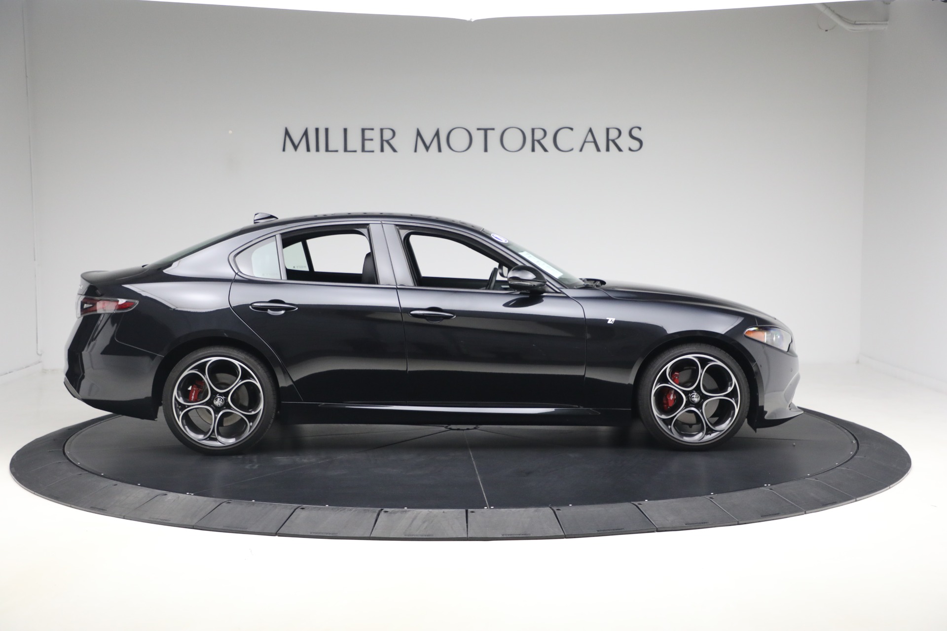 Used-2024-Alfa-Romeo-Giulia-Ti
