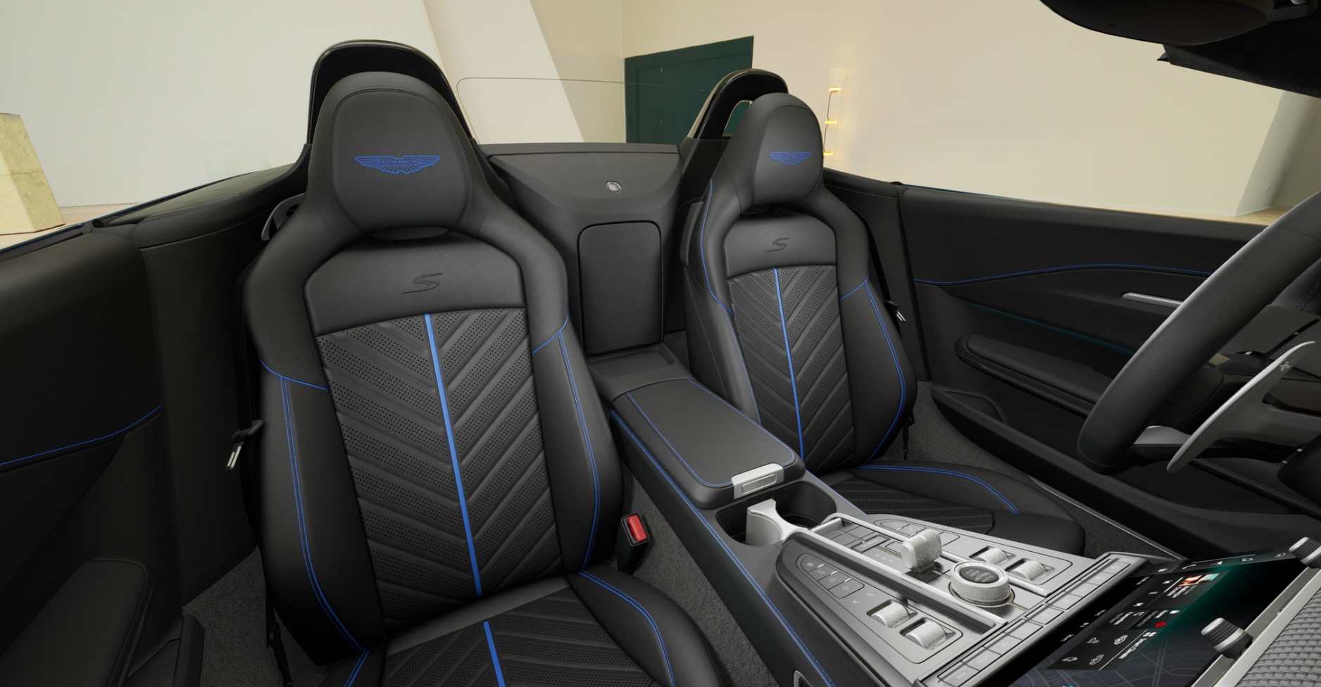 New-2026-Aston-Martin-Vantage-S-Roadster
