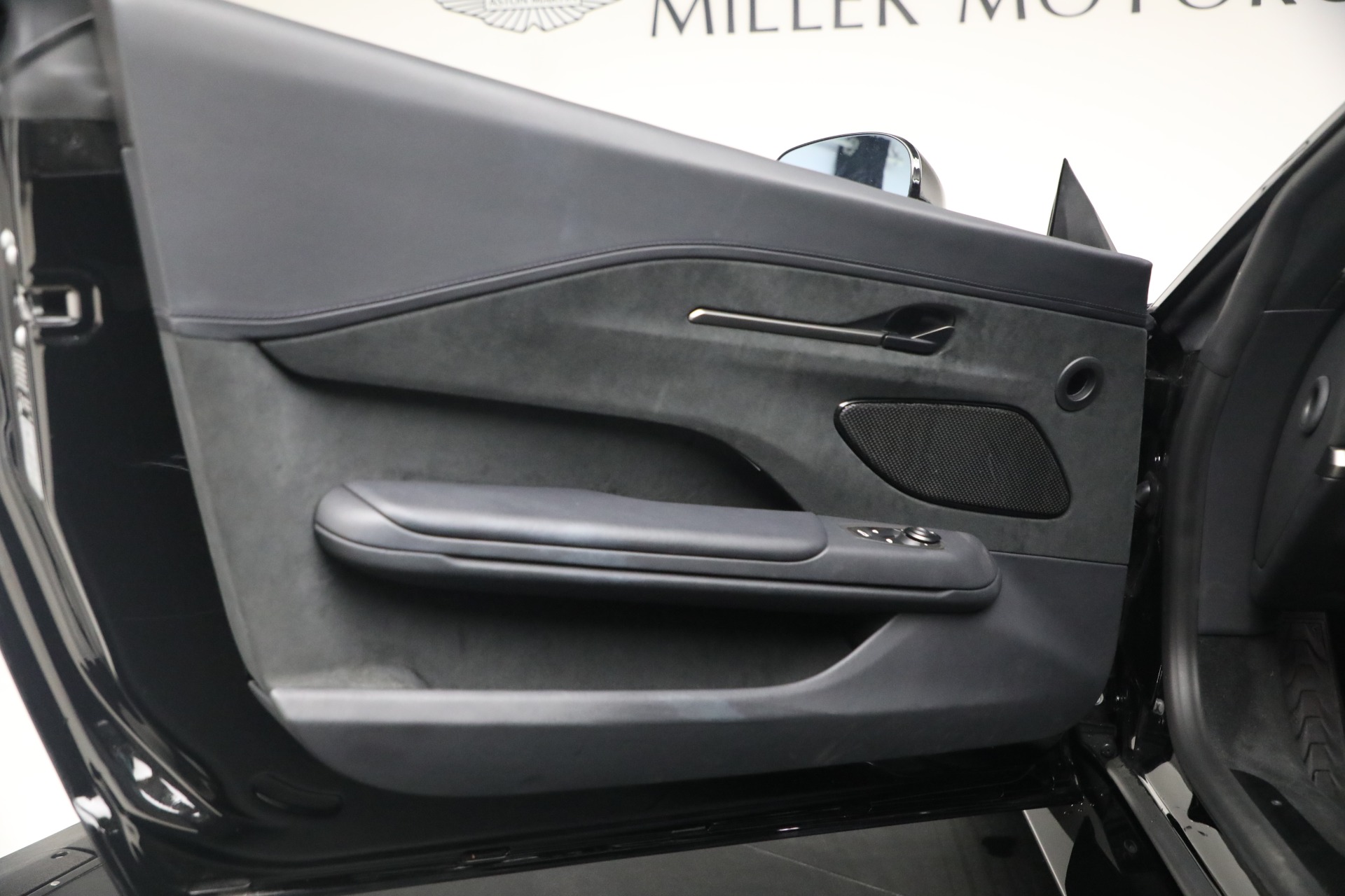 Used-2025-Aston-Martin-Vantage