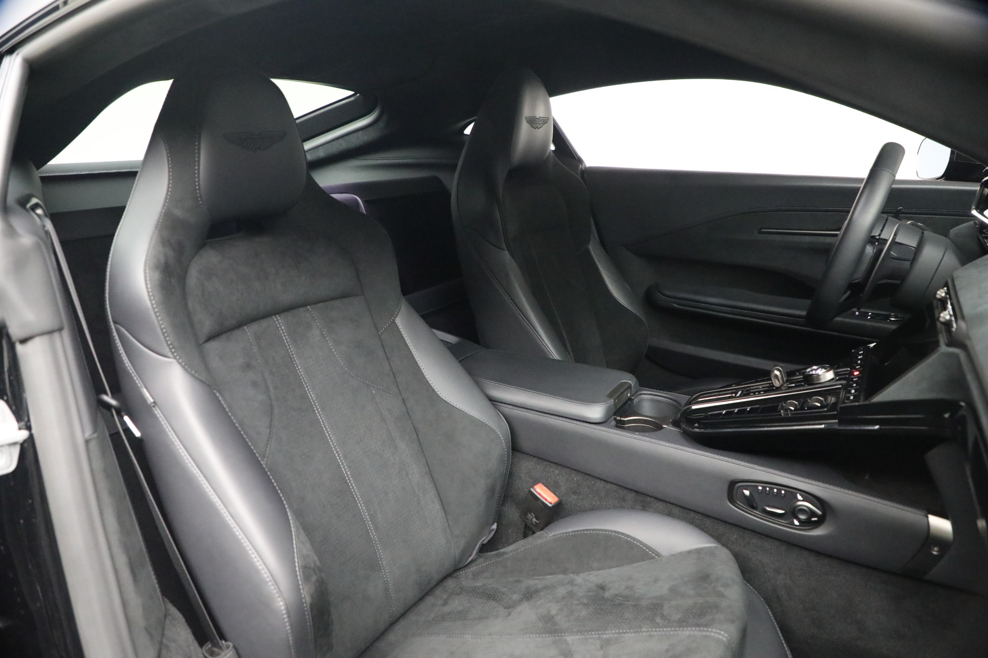Used-2025-Aston-Martin-Vantage