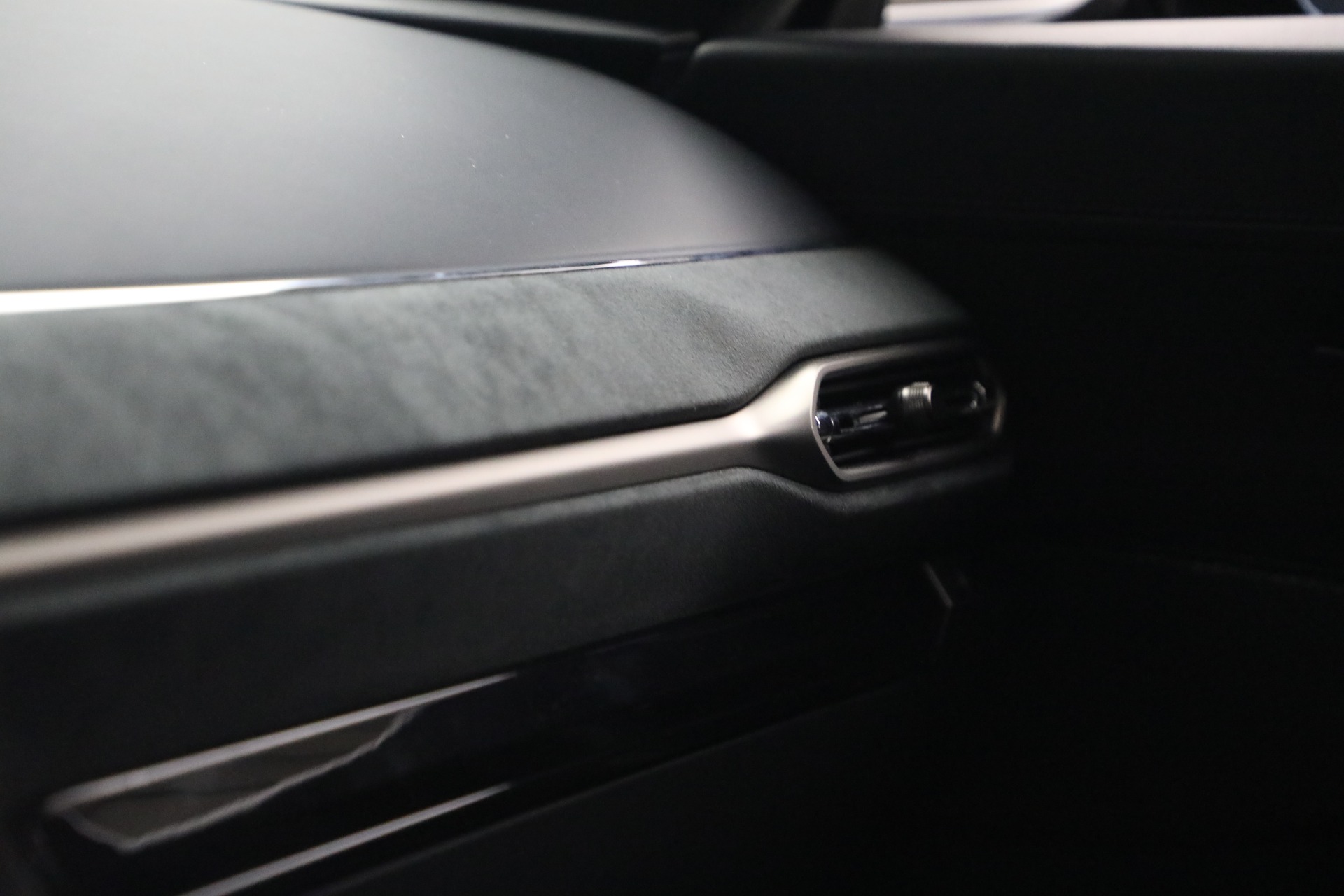 Used-2025-Aston-Martin-Vantage