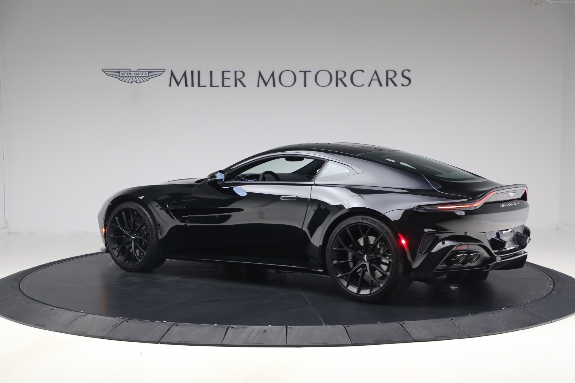 Used-2025-Aston-Martin-Vantage