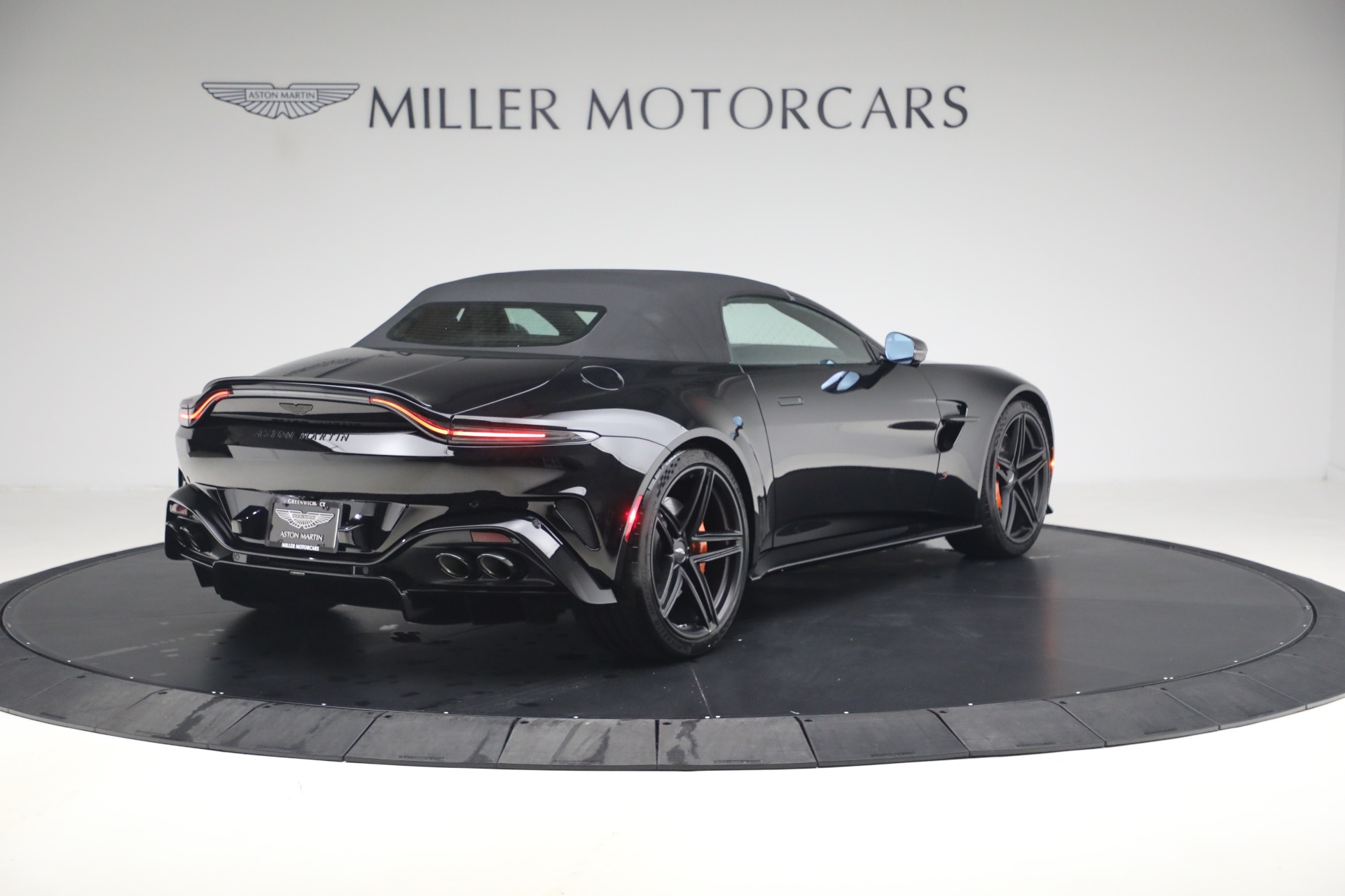 New-2026-Aston-Martin-Vantage-S-Roadster