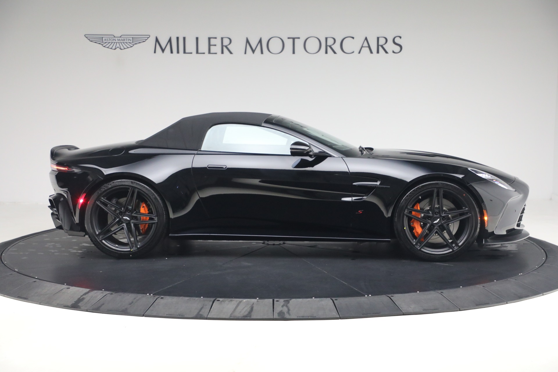 New-2026-Aston-Martin-Vantage-S-Roadster