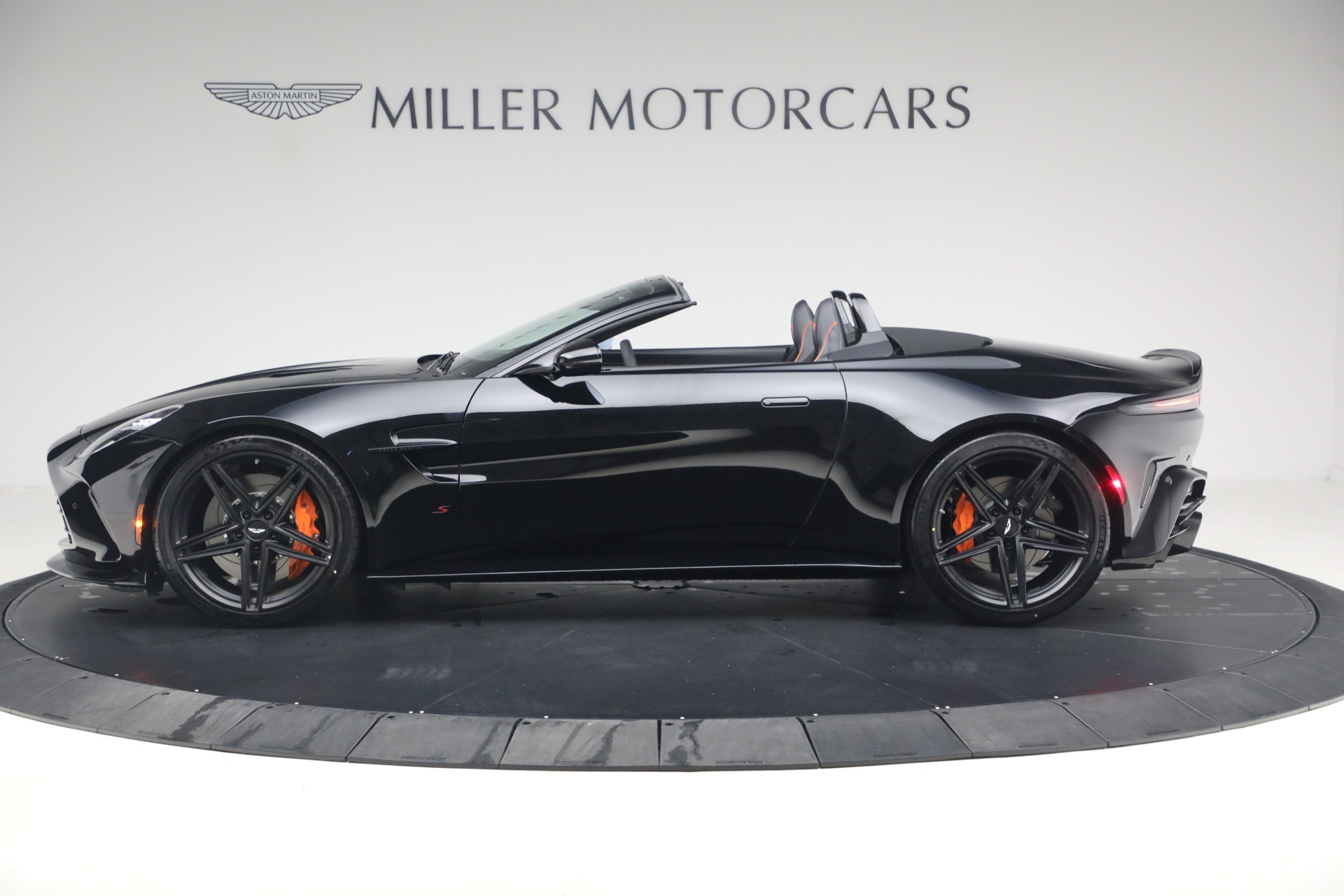 New-2026-Aston-Martin-Vantage-S-Roadster
