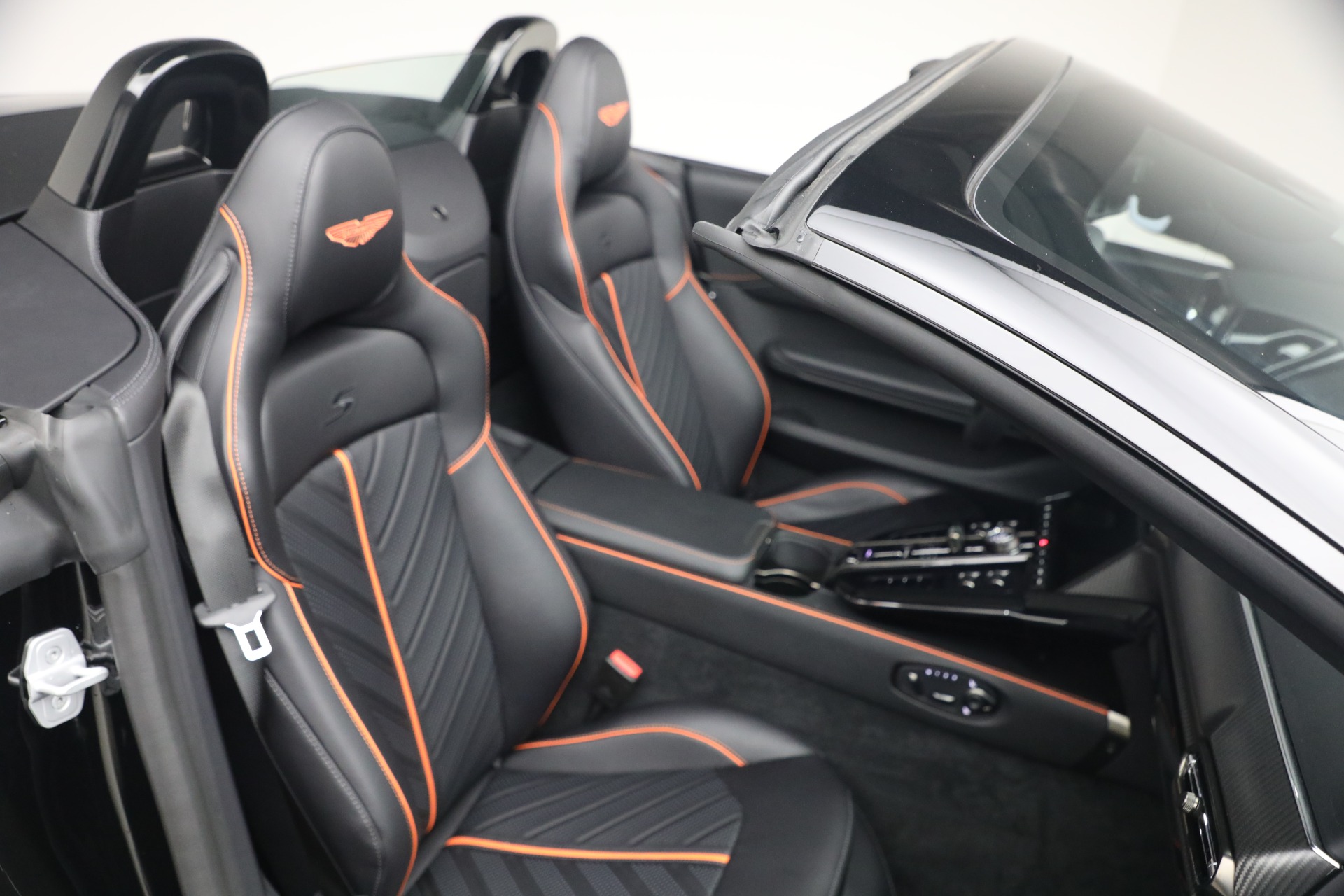 New-2026-Aston-Martin-Vantage-S-Roadster