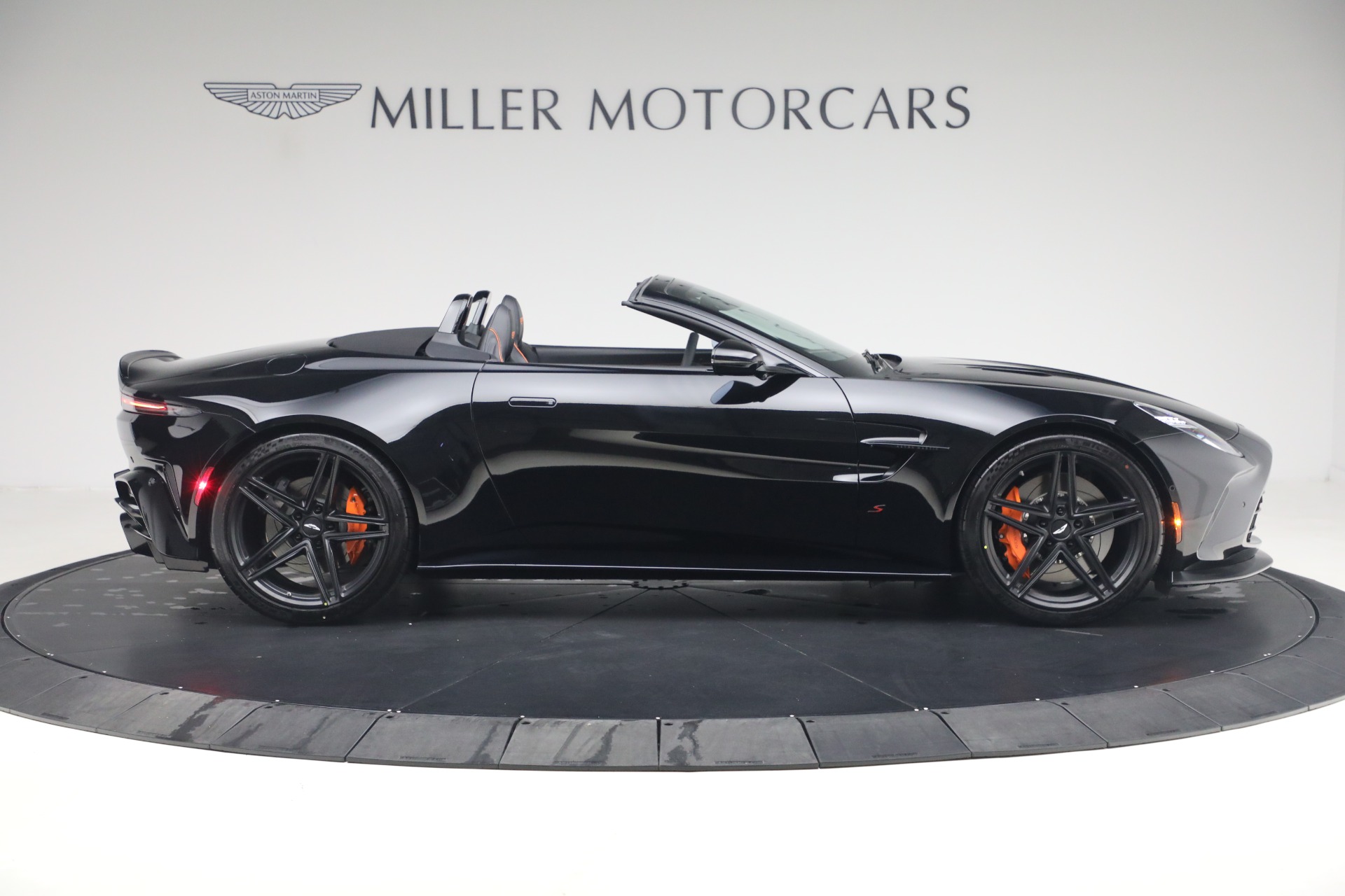 New-2026-Aston-Martin-Vantage-S-Roadster