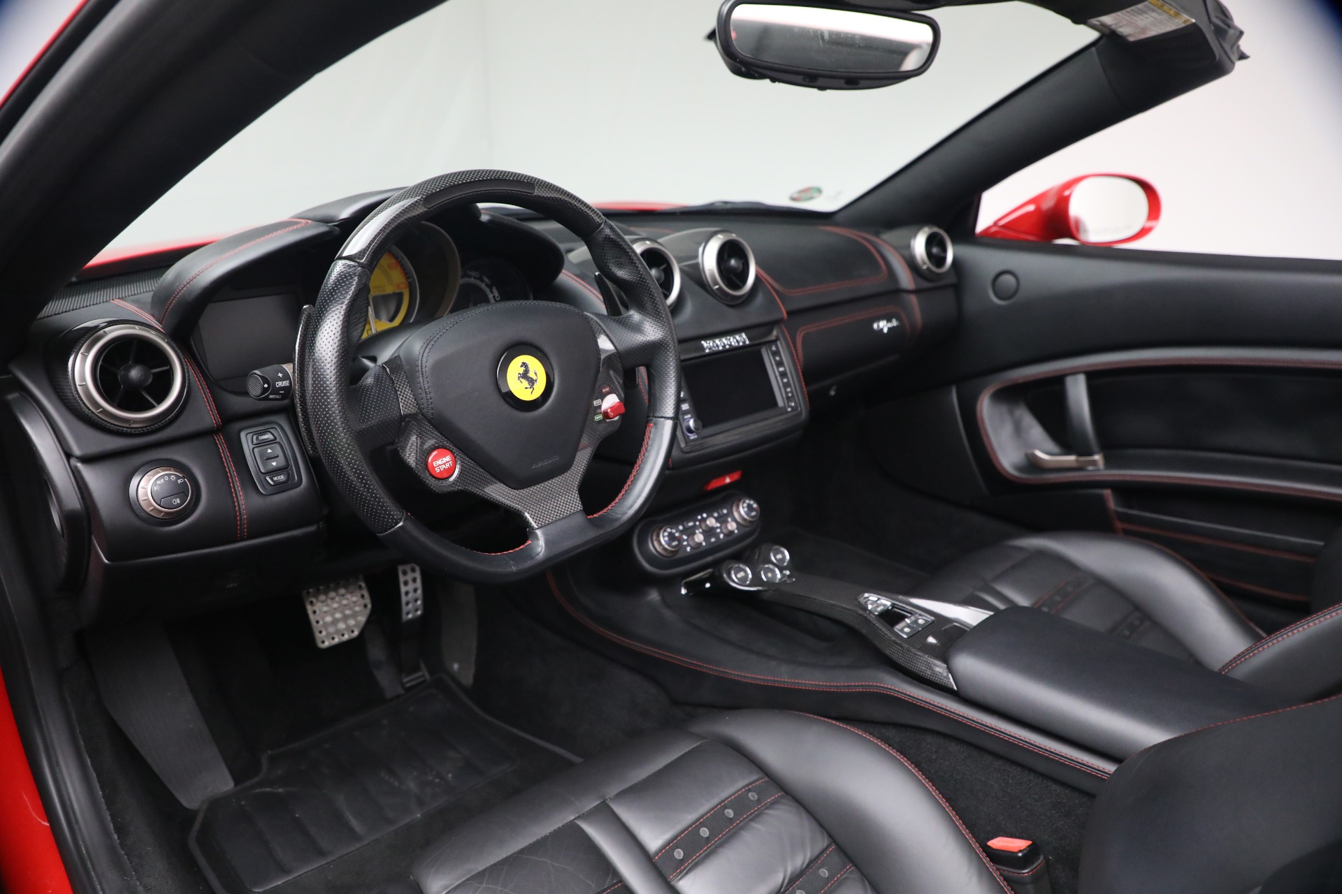 Used-2014-Ferrari-California-30