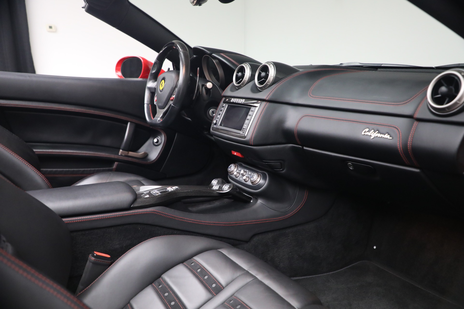 Used-2014-Ferrari-California-30