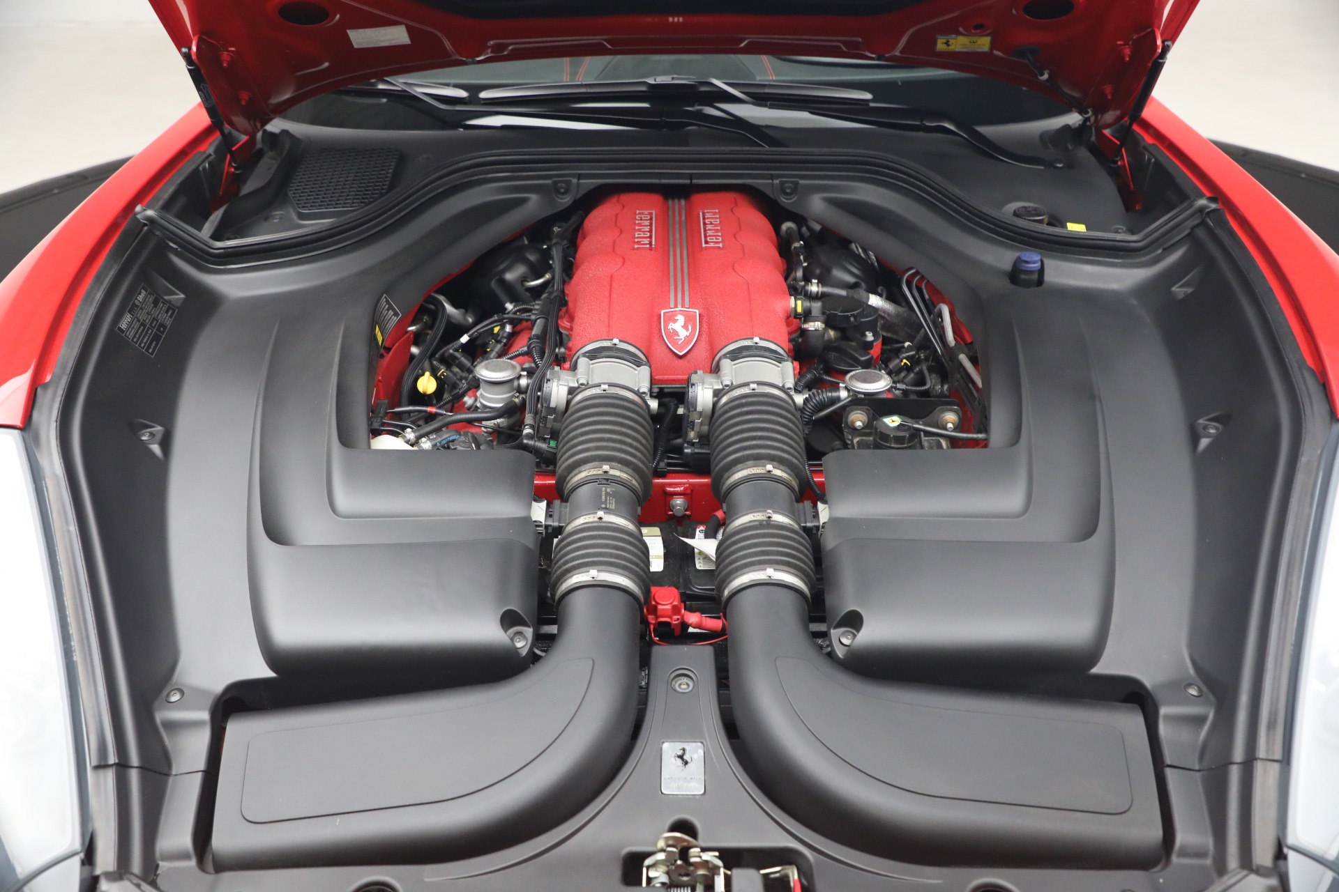 Used-2014-Ferrari-California-30