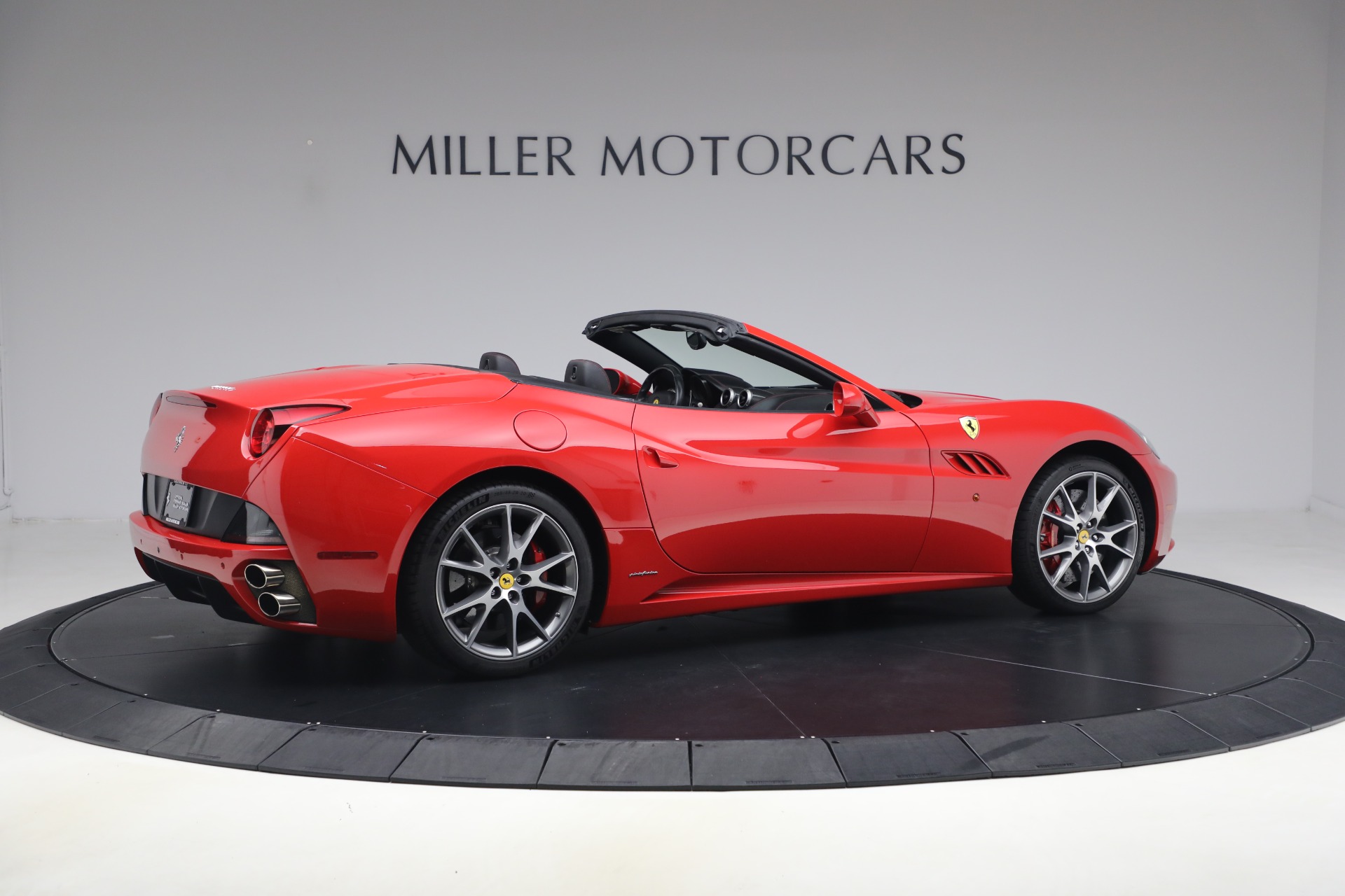 Used-2014-Ferrari-California-30