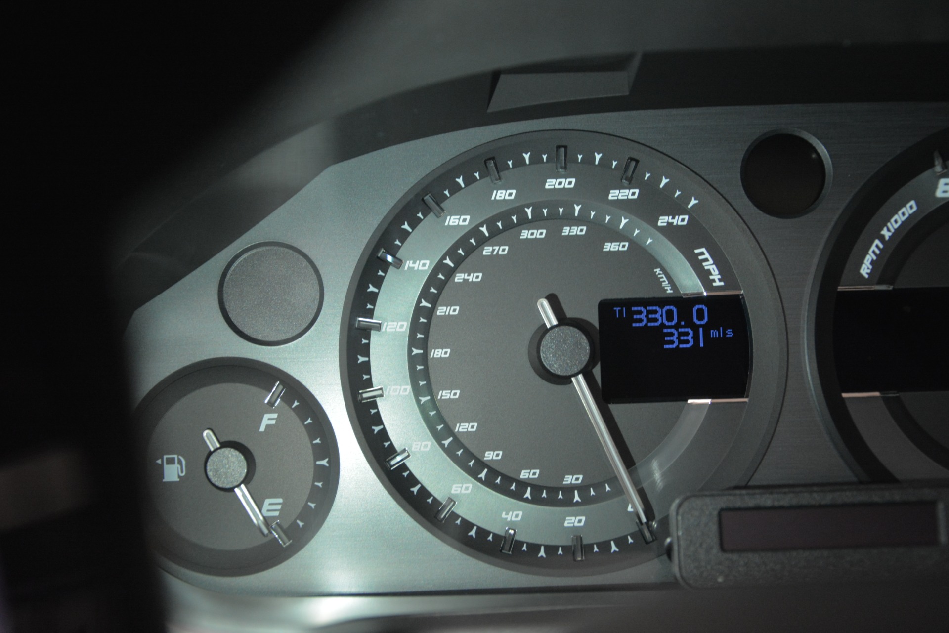 Used-2016-Aston-Martin-Vanquish-Convertible