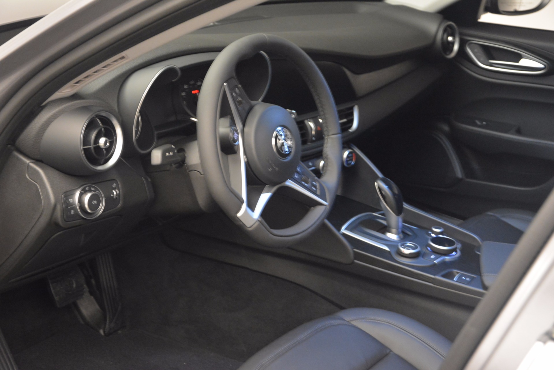 New-2017-Alfa-Romeo-Giulia-Q4