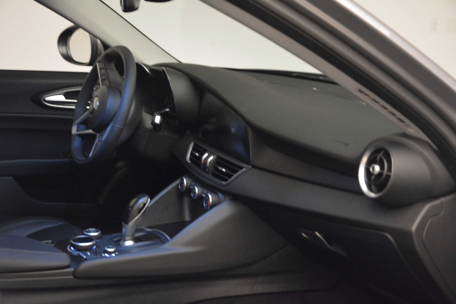 New-2017-Alfa-Romeo-Giulia-Q4