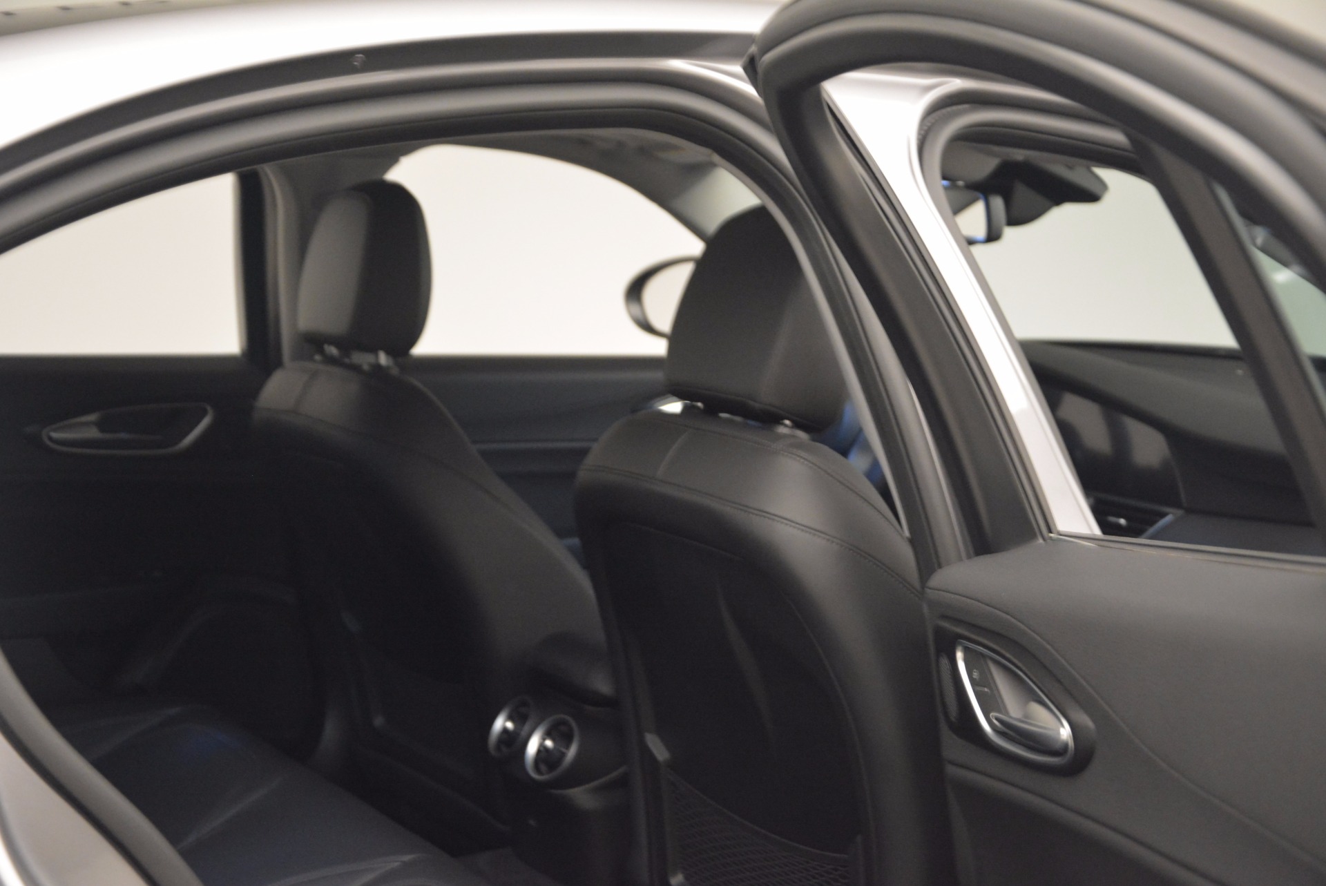 New-2017-Alfa-Romeo-Giulia-Q4