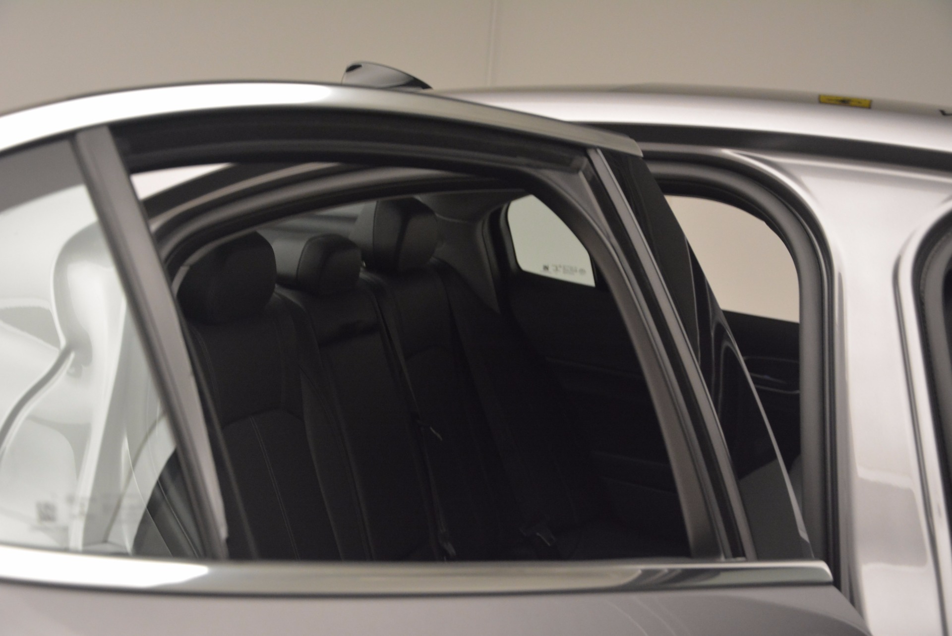 New-2017-Alfa-Romeo-Giulia-Q4