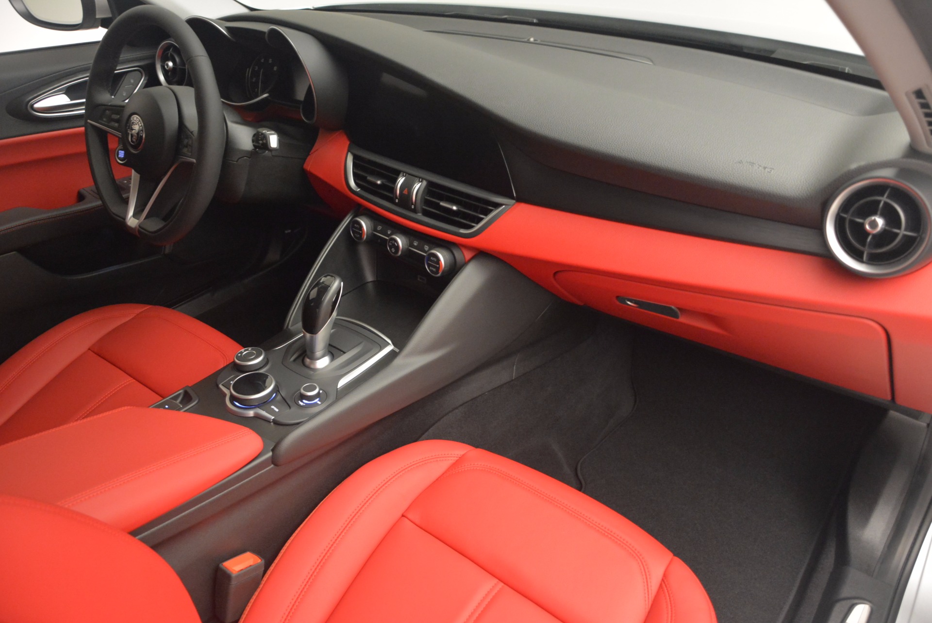 New-2017-Alfa-Romeo-Giulia-Q4